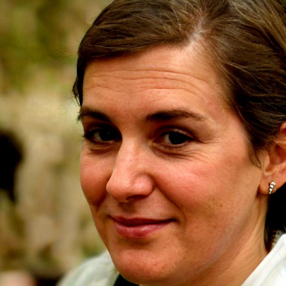 Ana Martínez, directora de análisis financiero especializada en sector servicios
